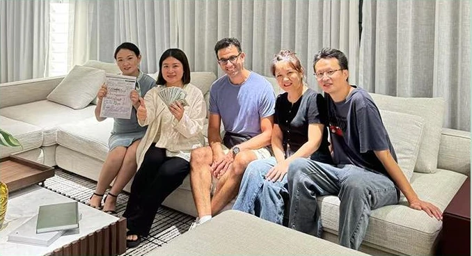 Foto di gruppo dei clienti 1