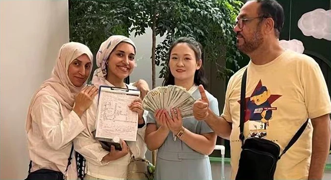 Foto di gruppo dei clienti 2