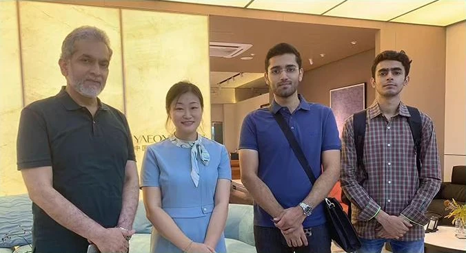 Foto di gruppo dei clienti 7
