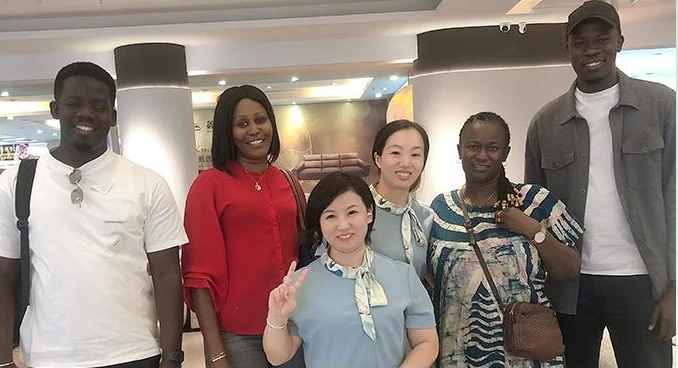 Foto di gruppo dei clienti 9